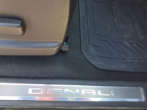 Used 2021 GMC Canyon Denali image 18