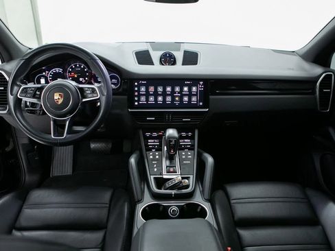 Certified 2023 Porsche Cayenne Platinum Edition w/ Assistance Package image 13