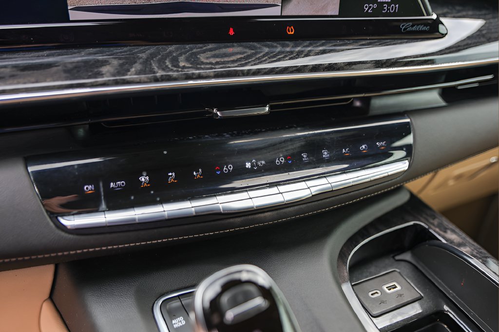Used 2021 Cadillac Escalade ESV Premium Luxury w/ Performance Package RWD image 18