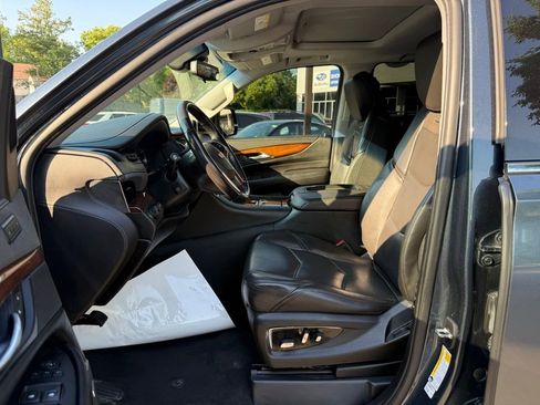 Used 2019 Cadillac Escalade Luxury AWD/4WD image 15