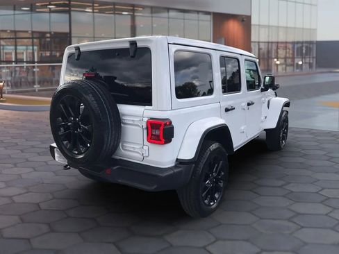 Used 2025 Jeep Wrangler Unlimited Sahara w/ Safety Group AWD/4WD image 7