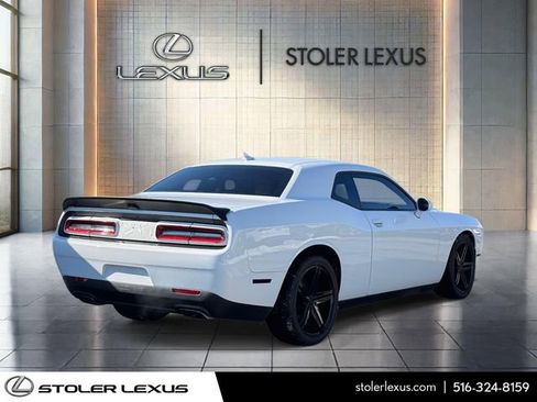 Used 2016 Dodge Challenger R/T Scat Pack w/ Leather Interior Group RWD image 4