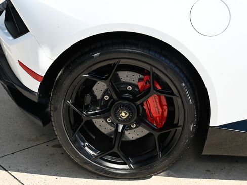 Used 2018 Lamborghini Huracan Performante image 8