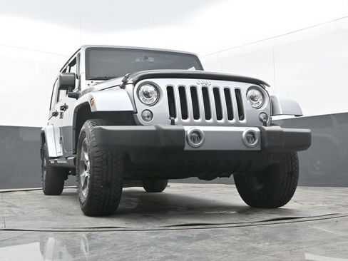 Used 2018 Jeep Wrangler Unlimited Sahara AWD/4WD image 55