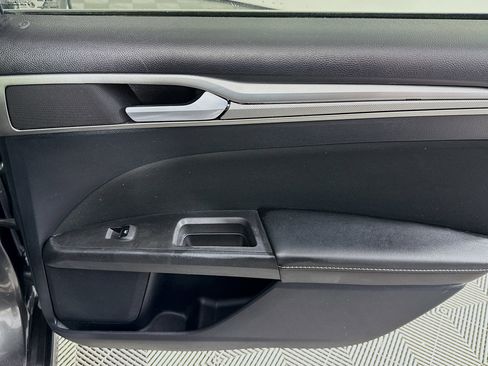 Used 2020 Ford Fusion SE FWD image 27