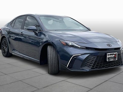 Used 2026 Toyota Camry SE w/ Convenience Package image 3