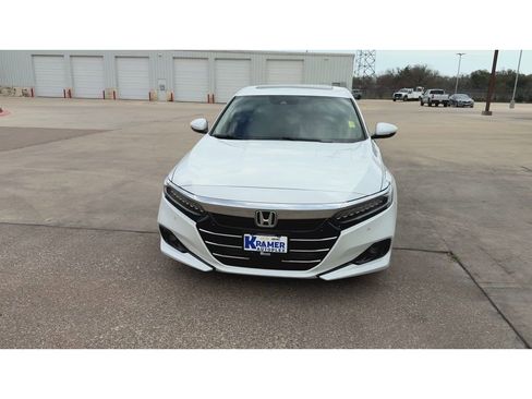 Used 2022 Honda Accord Touring image 3