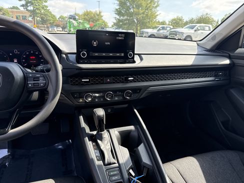 Used 2025 Honda Accord SE image 28