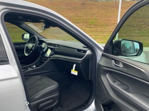 New 2025 Jeep Grand Cherokee L Altitude image 27