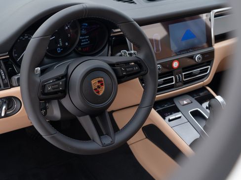 Certified 2026 Porsche Macan AWD/4WD image 27