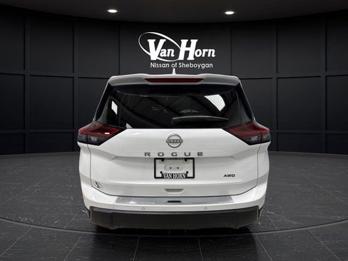 Used 2025 Nissan Rogue SV image 11