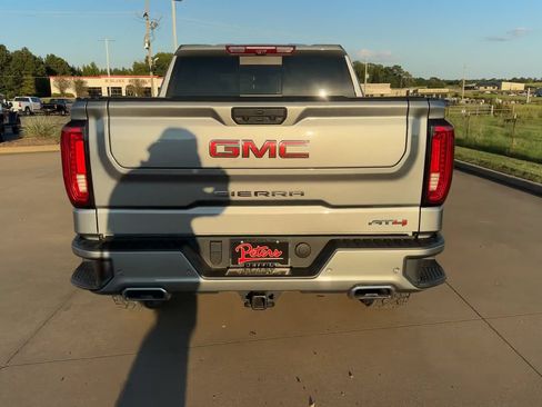 Used 2024 GMC Sierra 1500 AT4 w/ Technology Package AWD/4WD image 8