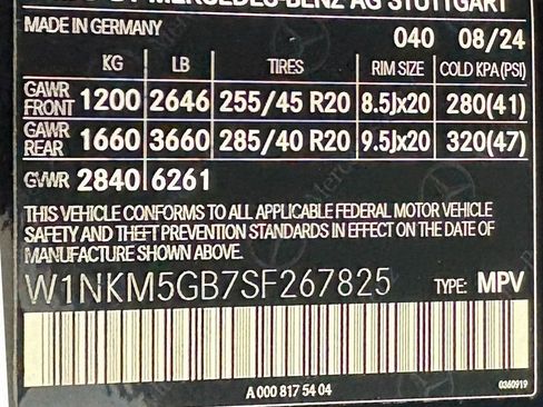 Used 2025 Mercedes-Benz GLC 350e 4MATIC w/ AMG Line image 41