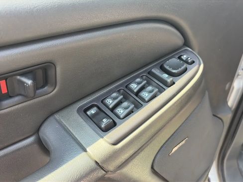 Used 2005 GMC Sierra 1500 SLE w/ Safe And Sound Package RWD image 11