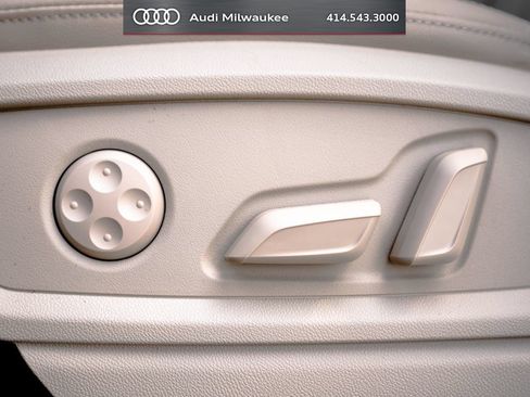 Used 2023 Audi Q5 2.0T Premium w/ Convenience Package AWD/4WD image 21