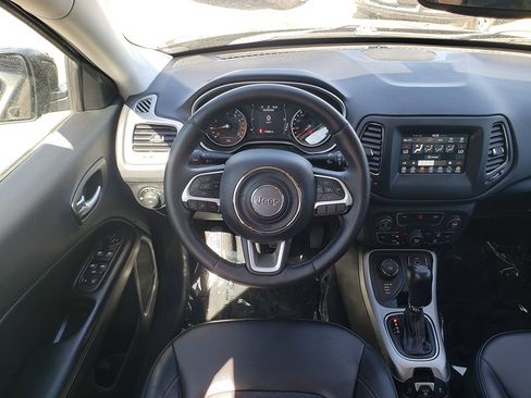 Used 2019 Jeep Compass Latitude w/ Cold Weather Group AWD/4WD image 14