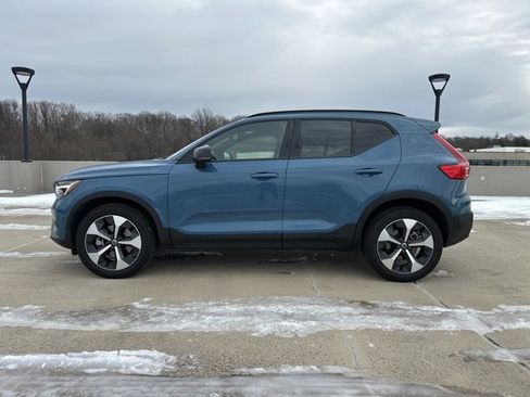 Certified 2025 Volvo XC40 B5 Plus image 5