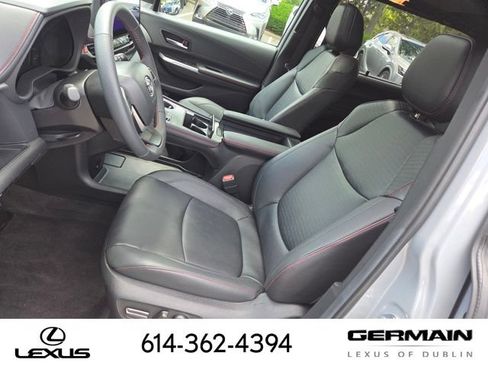 Used 2025 Toyota Sienna XSE w/ XSE Plus Package AWD/4WD image 31
