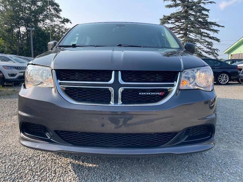 Used 2019 Dodge Grand Caravan SE FWD image 3