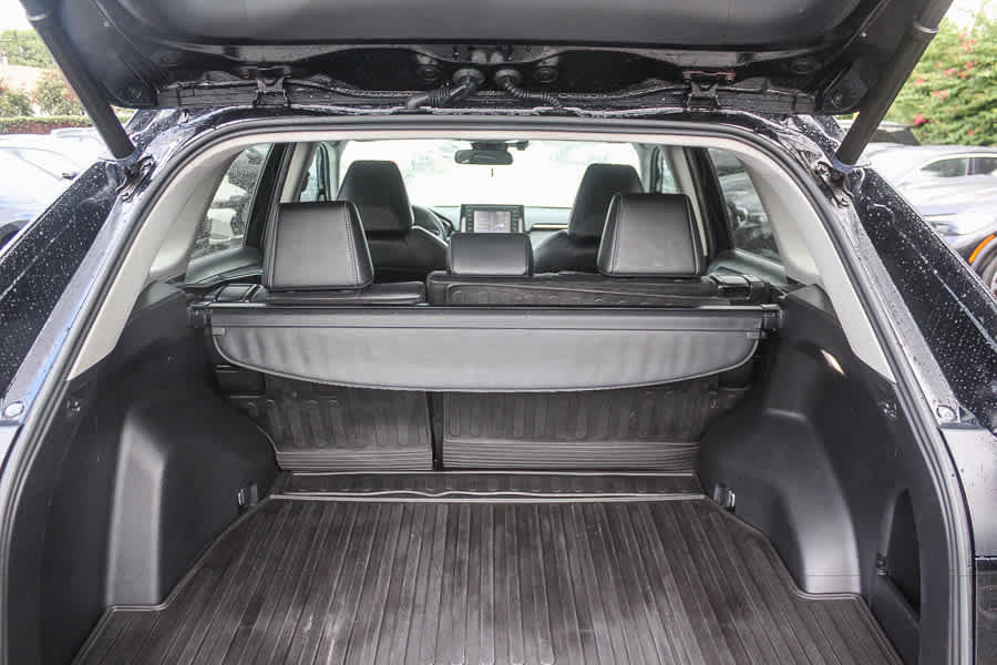 Used 2022 Toyota RAV4 XLE Premium AWD/4WD image 32