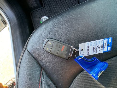 Used 2024 Jeep Compass Trailhawk image 31