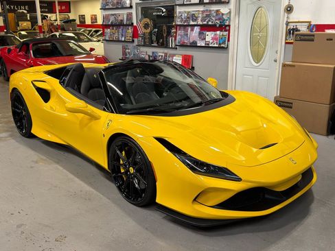 Used 2021 Ferrari F8 Tributo RWD image 4