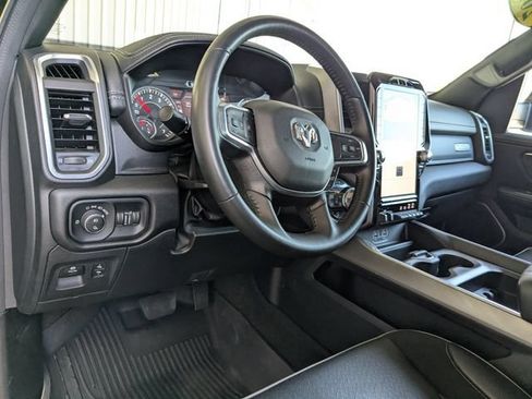 Used 2022 Volkswagen Tiguan SE AWD/4WD image 10