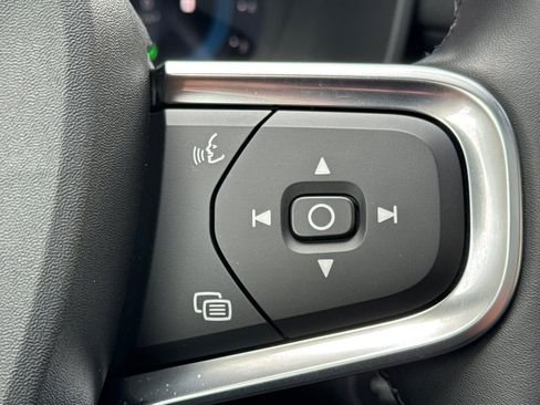 Used 2025 Volvo XC40 B5 Core w/ Protection Package Premier image 28