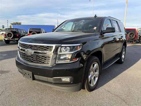 Used 2017 Chevrolet Tahoe LT w/ Luxury Package AWD/4WD image 2