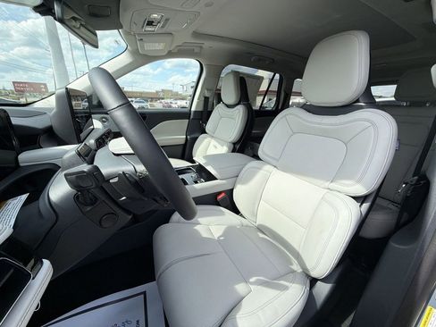 New 2026 Lincoln Aviator Reserve AWD/4WD image 11