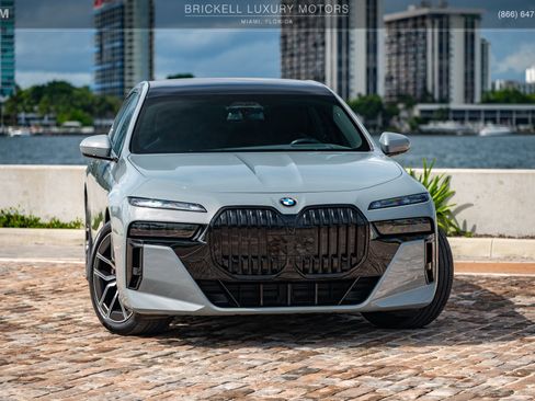 Used 2024 BMW 760i xDrive w/ Executive Package image 2