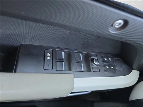 Certified 2020 Land Rover Defender 110 SE image 27