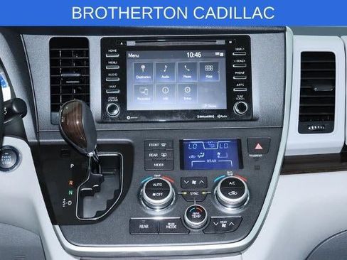 Used 2020 Toyota Sienna XLE w/ XLE Navigation Package FWD image 24