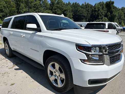 Used 2016 Chevrolet Suburban LT RWD image 5
