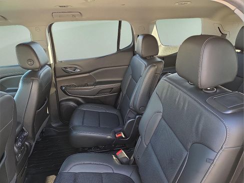 Used 2021 GMC Acadia SLT w/ LPO, Floor Liner Package image 10