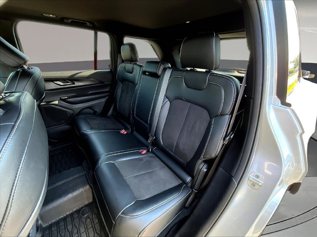 Used 2023 Jeep Grand Cherokee Altitude AWD/4WD image 24