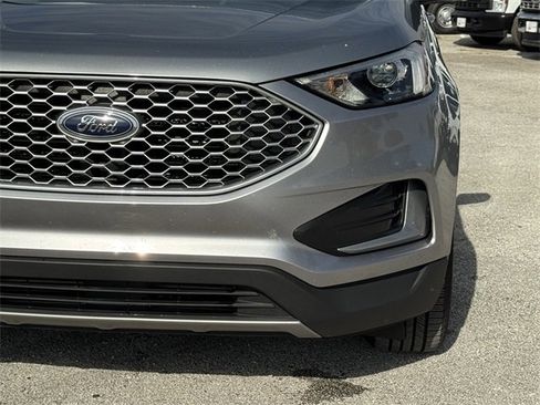 Certified 2024 Ford Edge SEL image 9