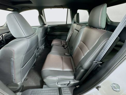 Certified 2024 Honda Passport Black Edition image 18