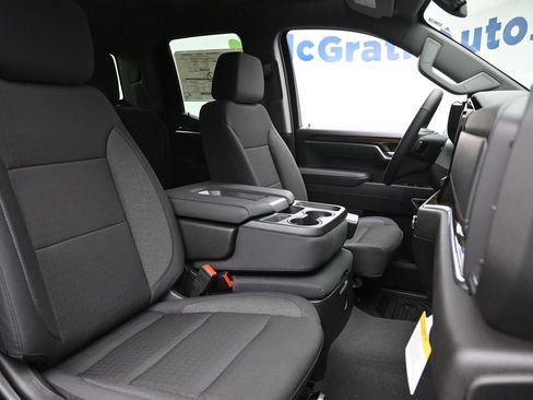 New 2025 GMC Sierra 1500 SLE w/ Preferred Package image 7
