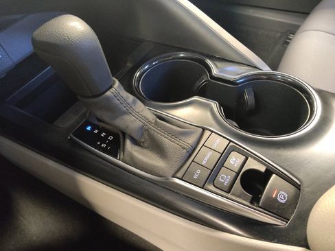 Used 2020 Toyota Camry LE image 26