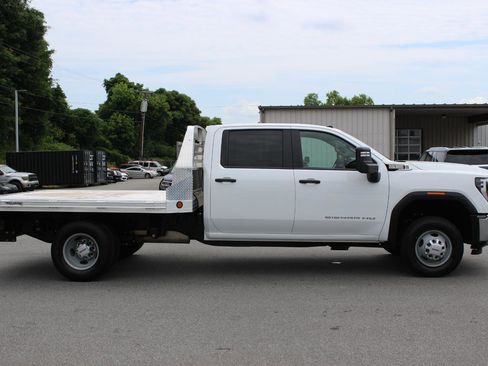 Used 2025 GMC Sierra 3500 Pro w/ Convenience Package AWD/4WD image 8