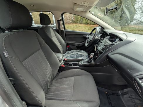 Used 2018 Ford Focus SE w/ Cold Weather Package image 11