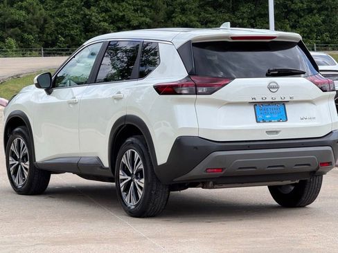 Used 2023 Nissan Rogue SV image 12