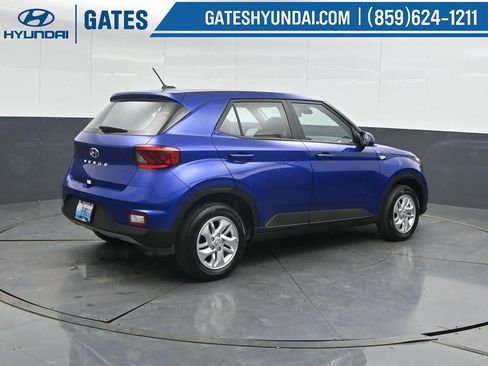 New 2025 Hyundai Venue SE FWD image 2