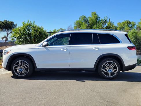 Used 2024 Mercedes-Benz GLS 450 4MATIC image 2