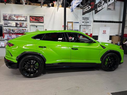 Used 2022 Lamborghini Urus image 3