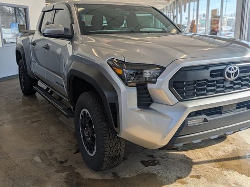 Used 2024 Toyota Tacoma TRD Off-Road image 8