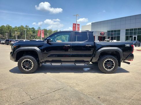 Used 2024 Toyota Tacoma TRD Off-Road w/ TRD Off Road Premium Package AWD/4WD image 2