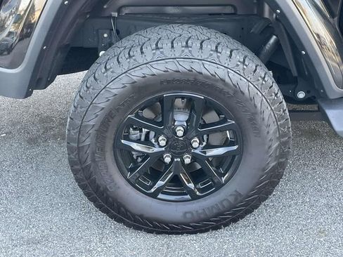 Used 2023 Jeep Gladiator Sport image 4