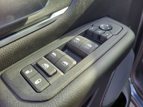 New 2026 RAM 1500 4x4 Crew Cab image 18